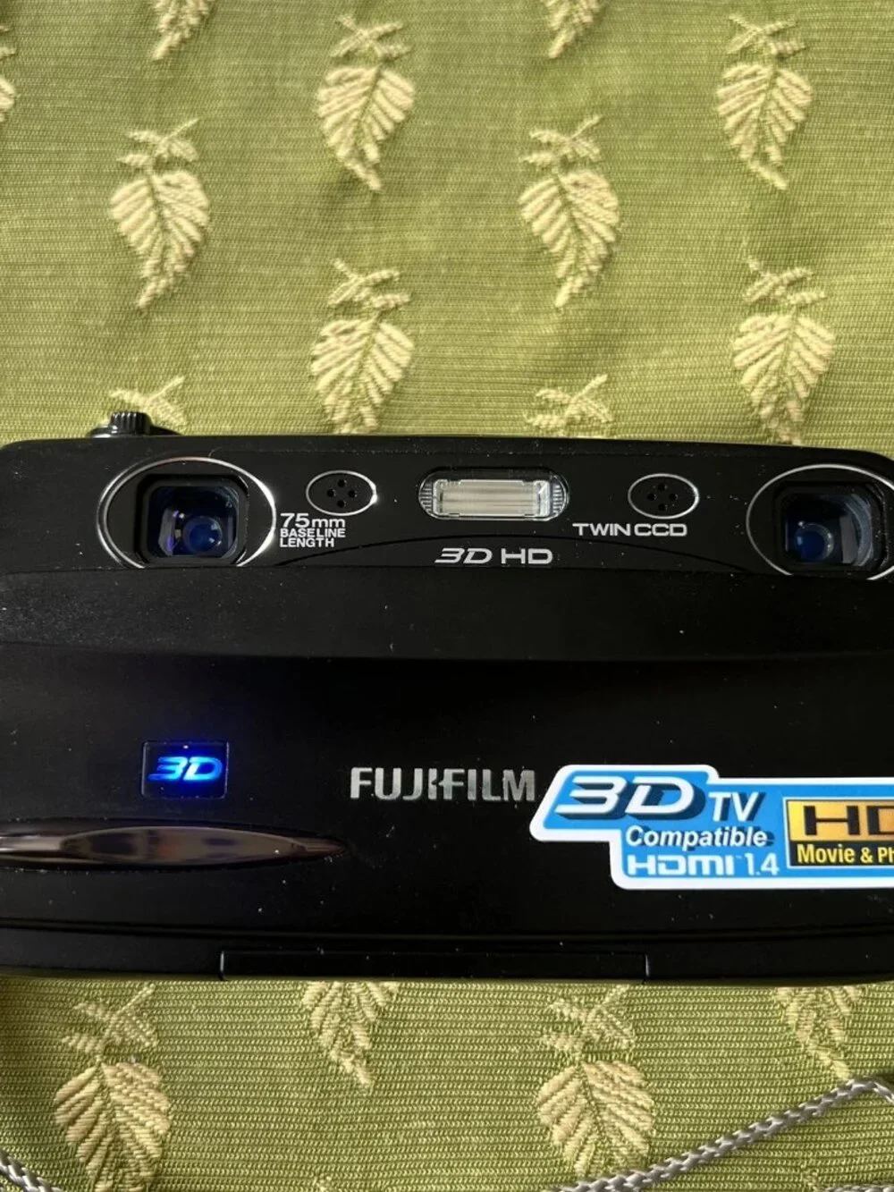 Near Mint xFujifilm FinePix REAL 3D W3 Camera 10.0MP BLACK 32 gb Manual Charger